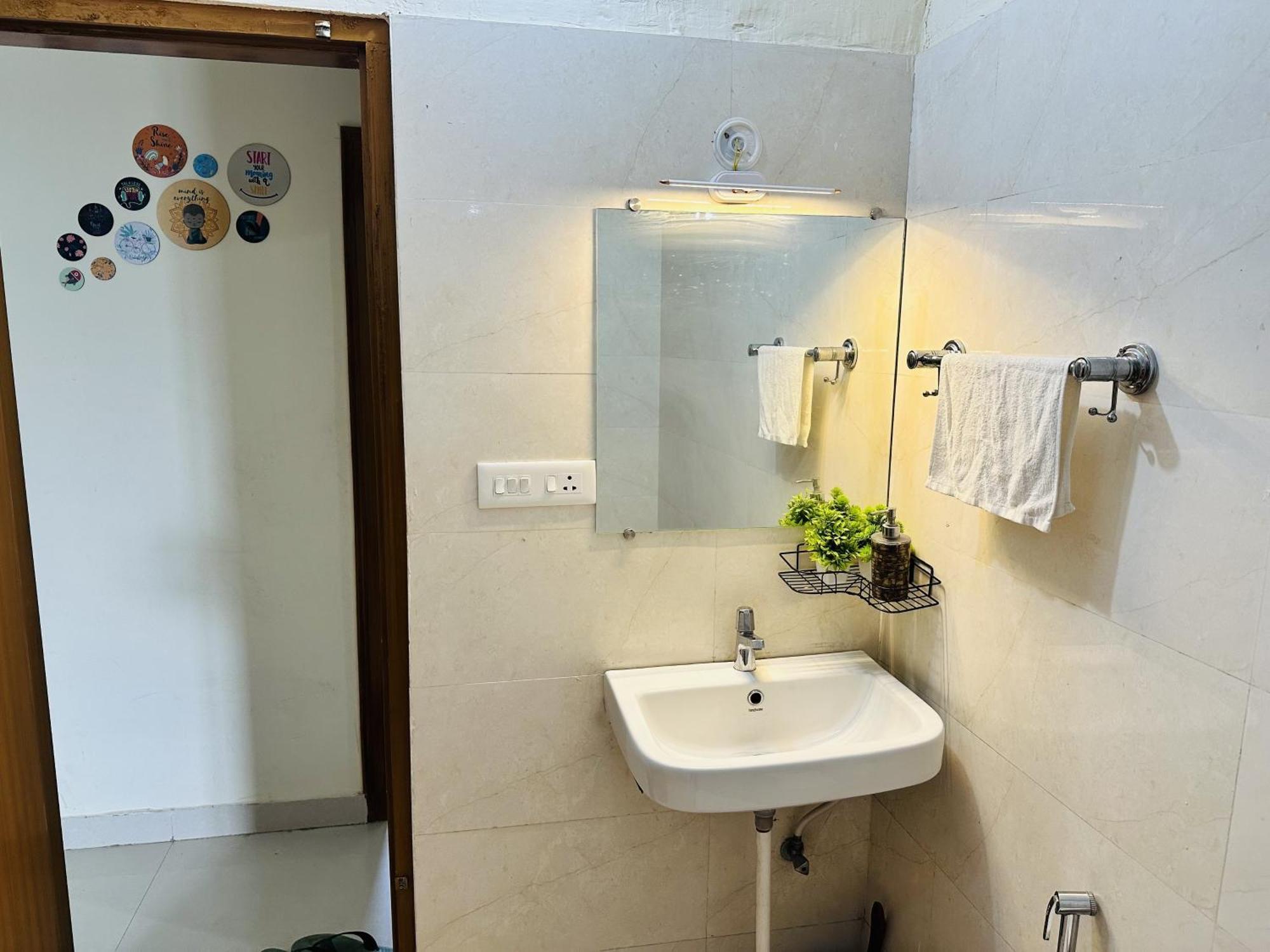 Zoomstay - 3Bhk Apartments فاراناسي المظهر الخارجي الصورة